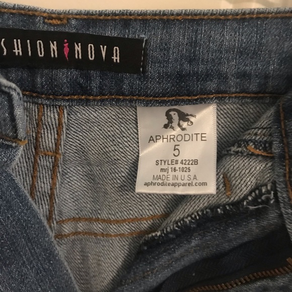 Fashion Nova Jean Shorts - Picture 7 of 7